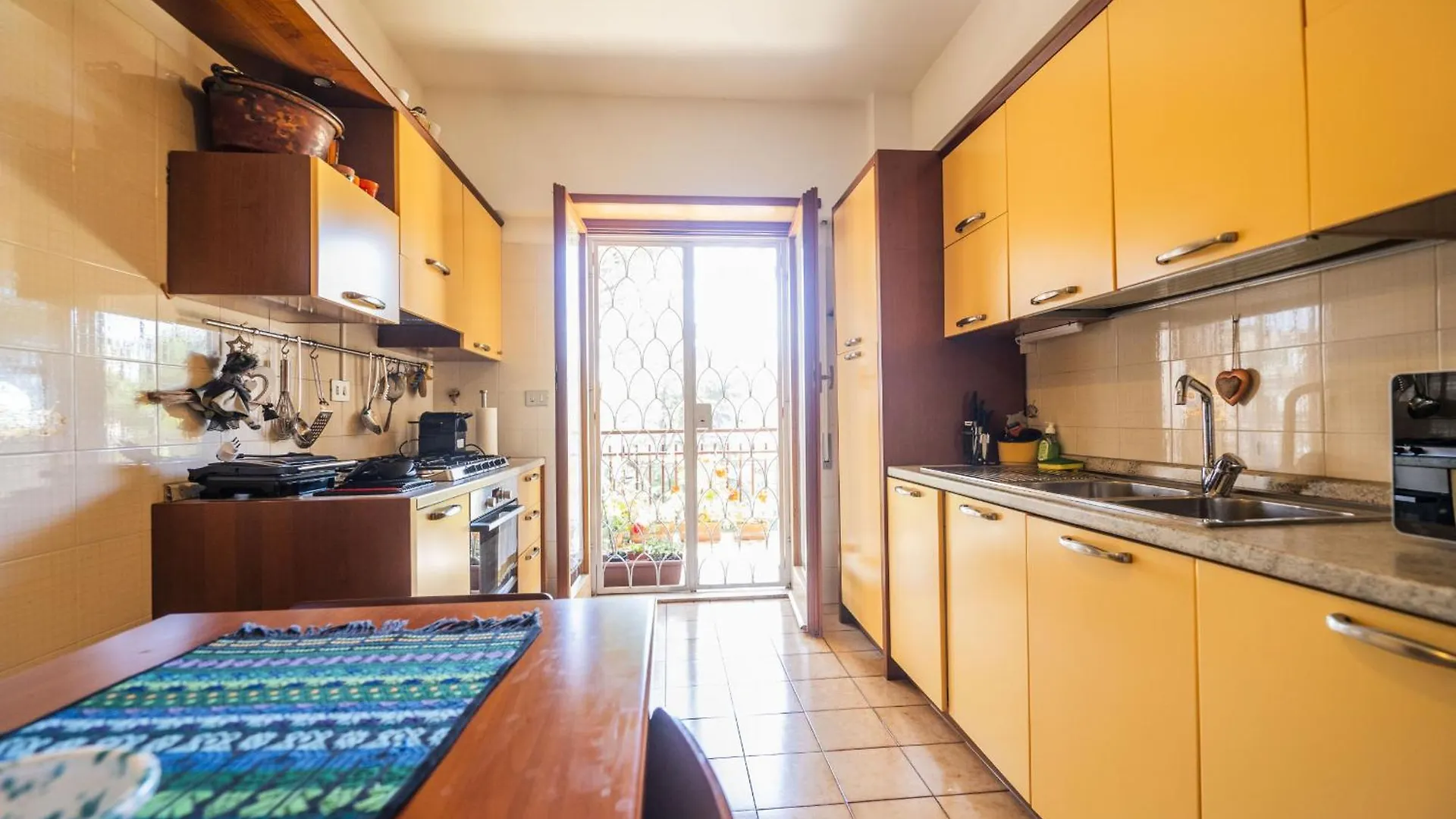 Luminous 2Br Family Apartment In Residential Area Rome Italy
