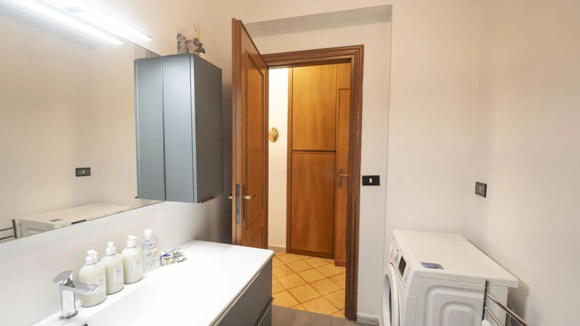 Luminous 2Br Family Apartment In Residential Area Rome Italy