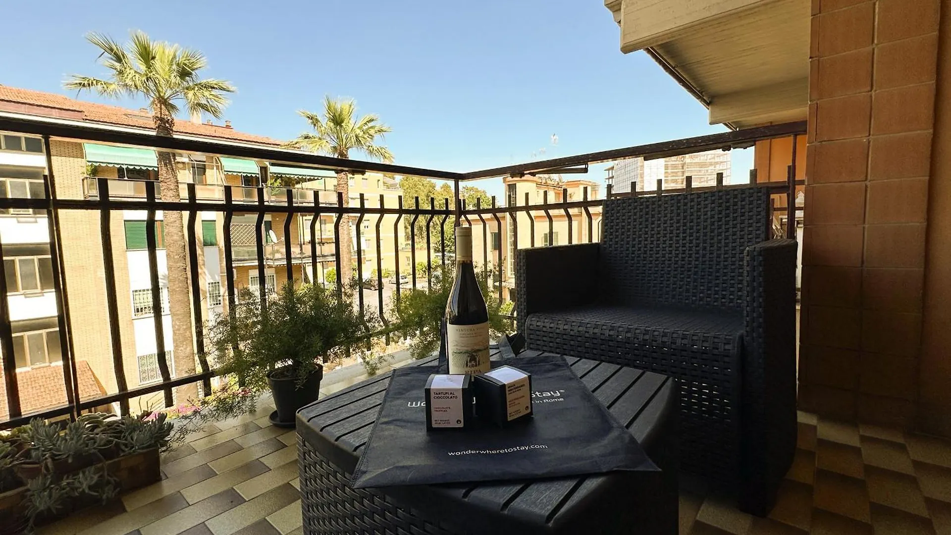 Luminous 2Br Family Apartment In Residential Area Rome Italy